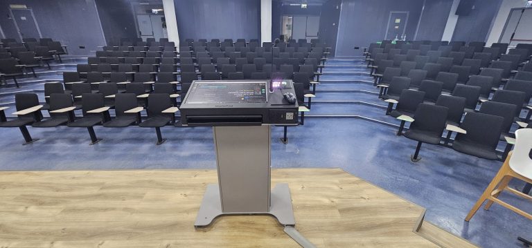 שדרוג מערכות מולטימדיה באולם הרצאות: פרויקט מכללת הנדסאים ואפקה בתל אביב